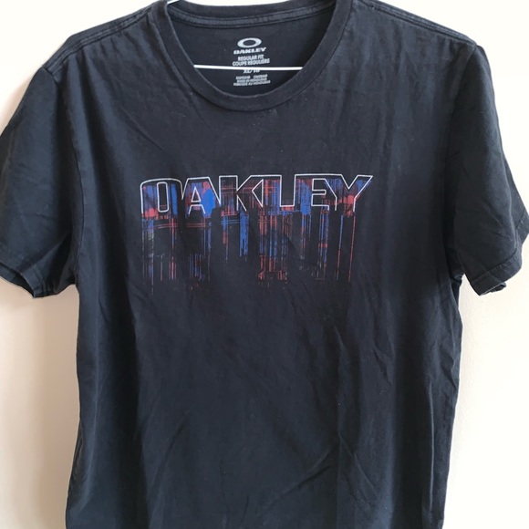 Oakley red/white/blue on black t-shirt grid lines - Picture 2 of 5
